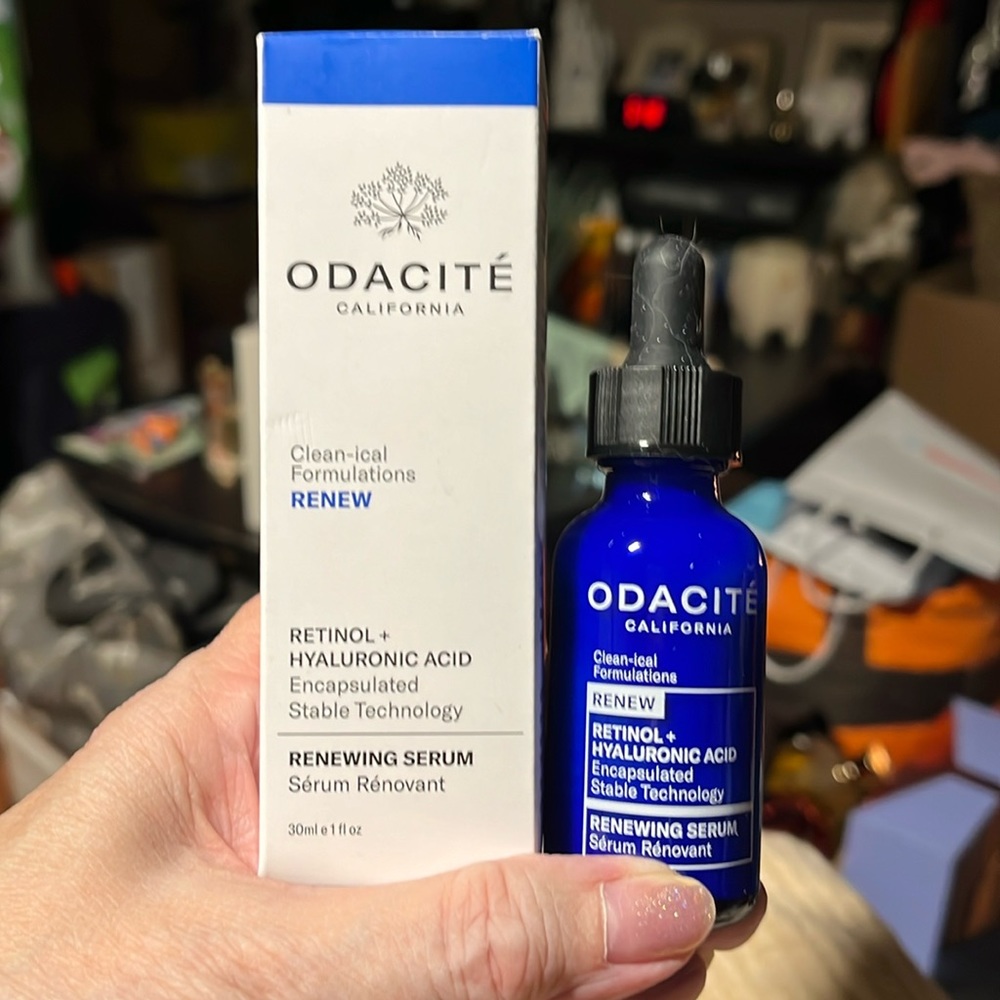 OdaciteRetinol + Hyaluronic Acid Renewing Serum 30ml.  Brand New In Box!